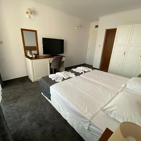 Villa Aqua Family Hotel Burgas Exterior photo