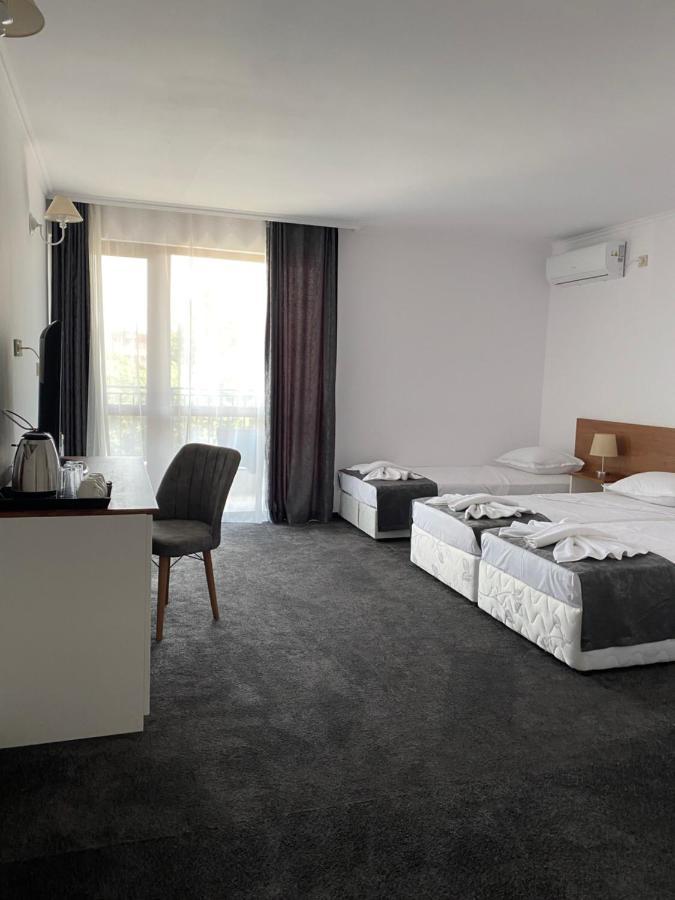 Villa Aqua Family Hotel Burgas Exterior photo