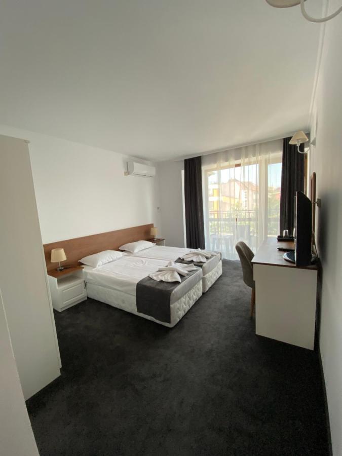 Villa Aqua Family Hotel Burgas Exterior photo